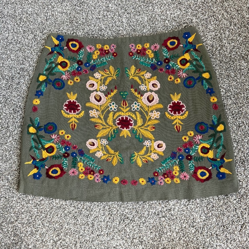 Altar'd State Olive Green Embroidered Linen Cotton Mini Skirt, Size Medium‎